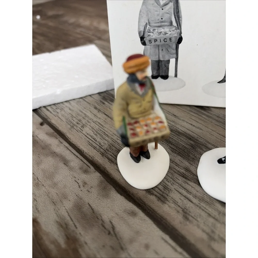 Department 56‎ "Village Street Peddlers" (Set of 2) #5804-1 - Dickens Village - Picture 3 of 4